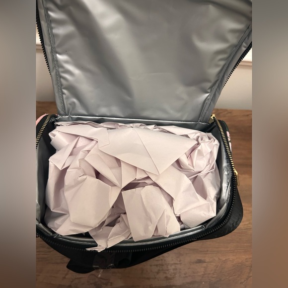 Betsey Johnson Floral Insulated Lunch Tote - Picture 6 of 9